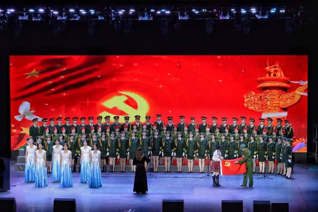 校园霸凌的受害者，是否都存在父母疏于关心的情况？游戏画面